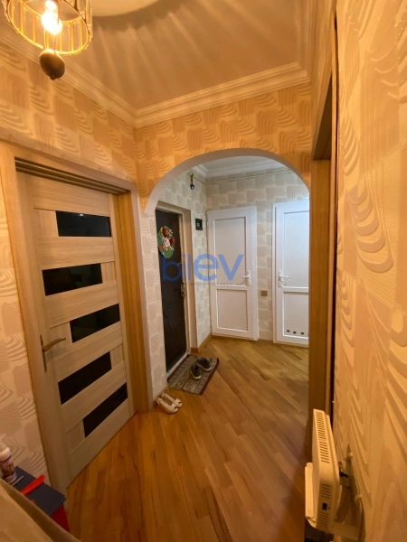 Satış 2 otaqlı Köhnə Tikili bina evi  70m², Bakı