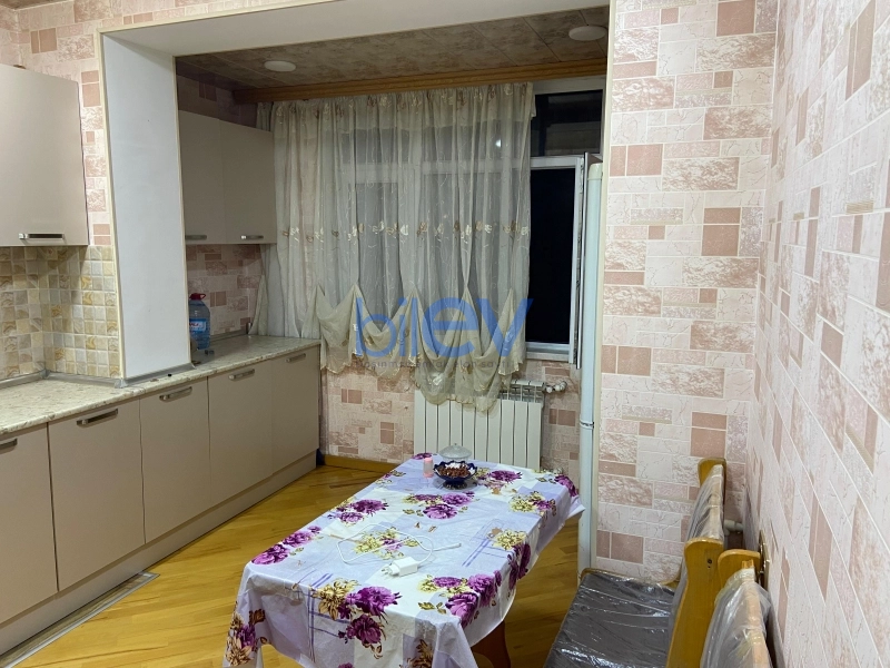 Satış 2 otaqlı Köhnə Tikili bina evi  70m², Bakı