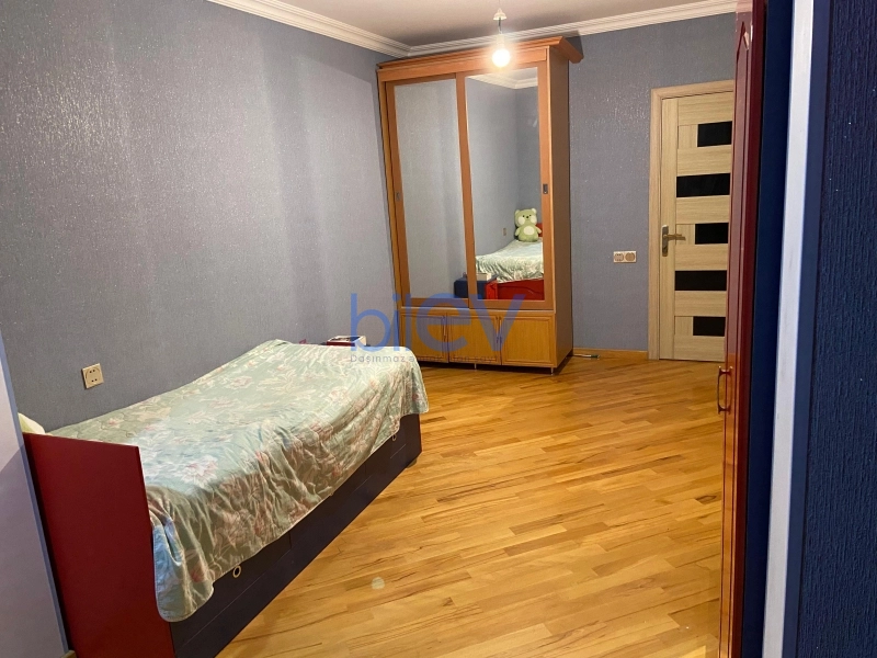 Satış 2 otaqlı Köhnə Tikili bina evi  70m², Bakı