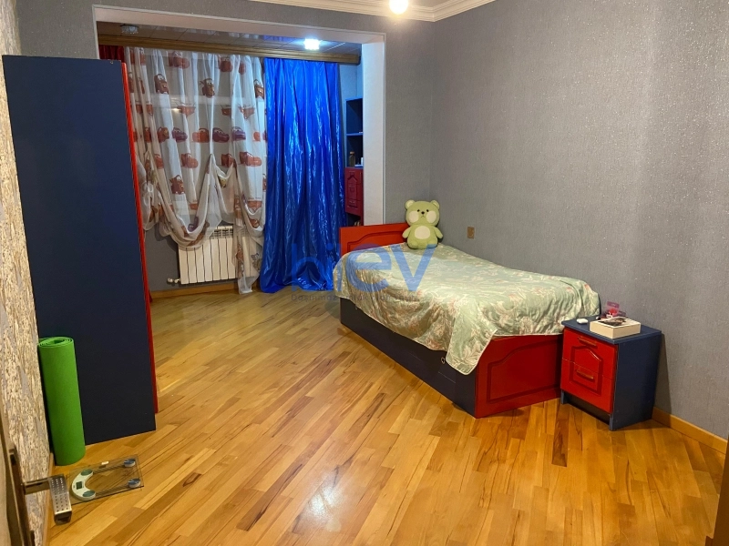 Satış 2 otaqlı Köhnə Tikili bina evi  70m², Bakı