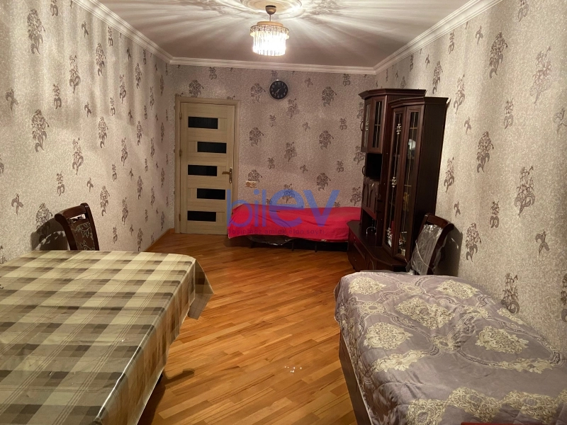 Satış 2 otaqlı Köhnə Tikili bina evi  70m², Bakı