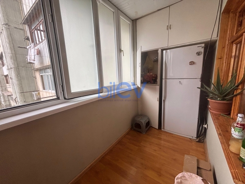 Satış 3 otaqlı Köhnə Tikili bina evi  70m², Gəncə