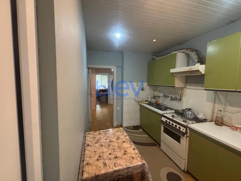 Satış 3 otaqlı Köhnə Tikili bina evi  70m², Gəncə