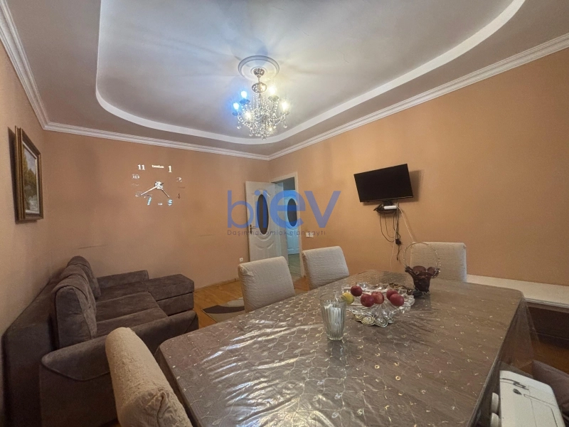 Satış 3 otaqlı Köhnə Tikili bina evi  70m², Gəncə