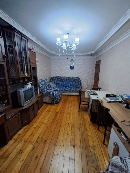 Aylıq Kirayə 2 otaqlı Köhnə Tikili bina evi  70m², Bakı