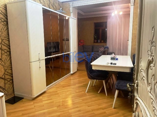 Satış 2 otaqlı Köhnə Tikili bina evi  80m², Bakı