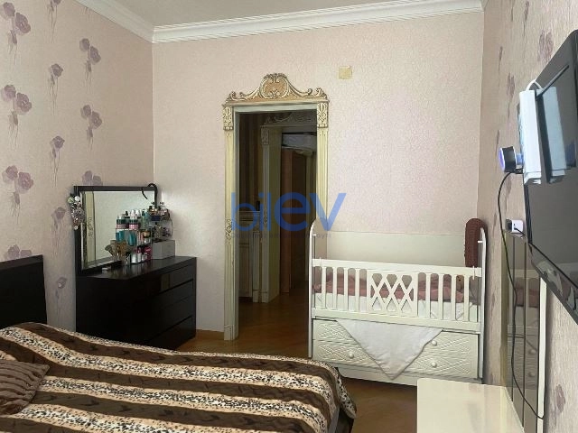Satış 2 otaqlı Köhnə Tikili bina evi  80m², Bakı