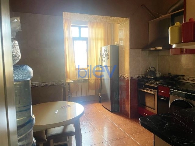 Satış 2 otaqlı Köhnə Tikili bina evi  80m², Bakı
