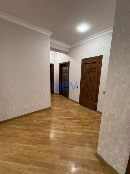 Aylıq Kirayə 3 otaqlı Yeni Tikili bina evi  140m², Bakı