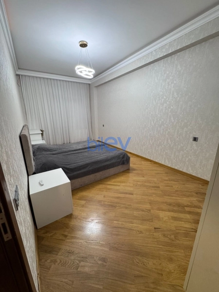 Aylıq Kirayə 3 otaqlı Yeni Tikili bina evi  140m², Bakı