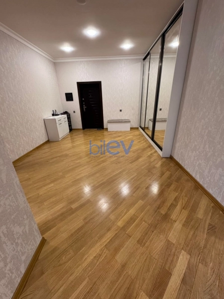 Aylıq Kirayə 3 otaqlı Yeni Tikili bina evi  140m², Bakı