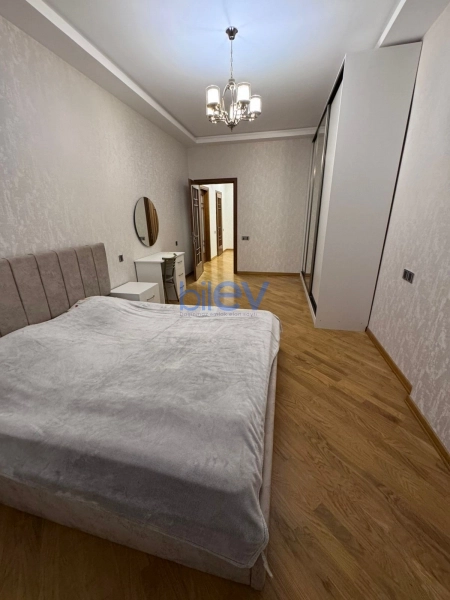 Aylıq Kirayə 3 otaqlı Yeni Tikili bina evi  140m², Bakı