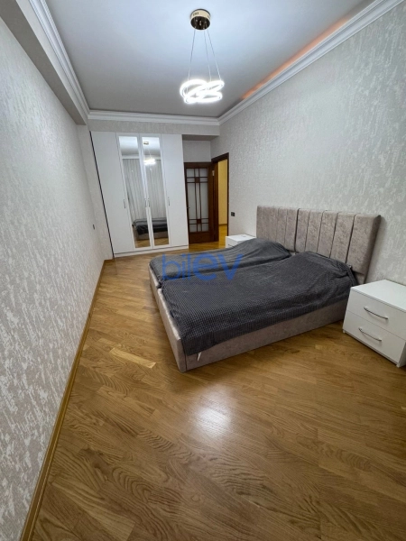Aylıq Kirayə 3 otaqlı Yeni Tikili bina evi  140m², Bakı