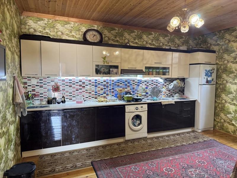 Satış 7 otaqlı Həyət evi  4m², Bakı