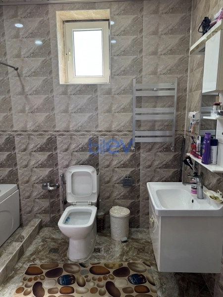 Satış 7 otaqlı Həyət evi  4m², Bakı