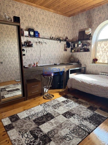 Satış 7 otaqlı Həyət evi  4m², Bakı