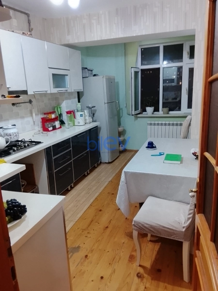 Satış 3 otaqlı Köhnə Tikili bina evi  90m², Bakı