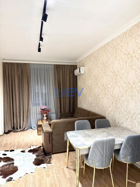 Aylıq Kirayə 3 otaqlı Yeni Tikili bina evi  90m², Bakı
