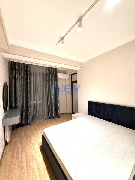 Aylıq Kirayə 3 otaqlı Yeni Tikili bina evi  90m², Bakı
