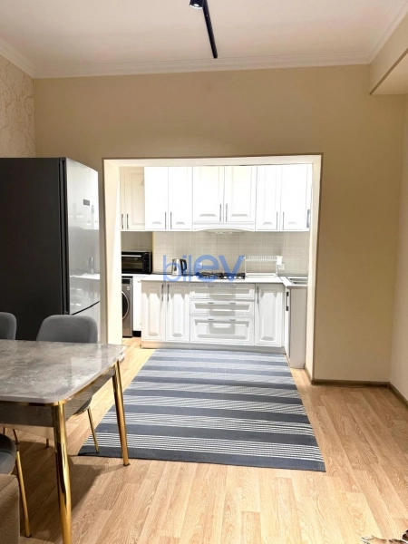 Aylıq Kirayə 3 otaqlı Yeni Tikili bina evi  90m², Bakı