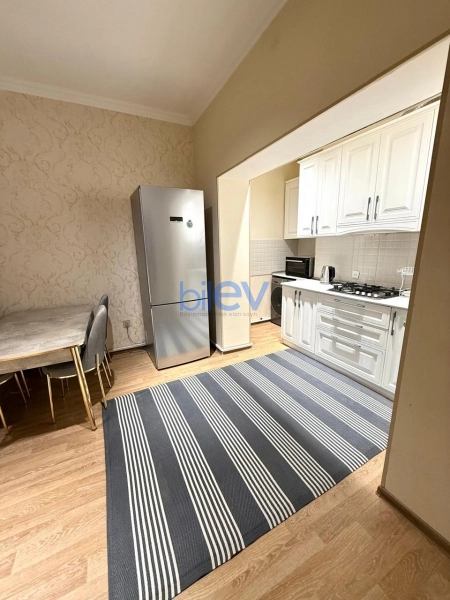 Aylıq Kirayə 3 otaqlı Yeni Tikili bina evi  90m², Bakı