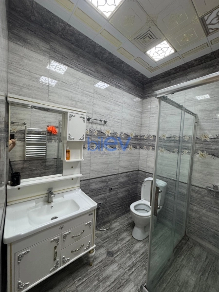 Aylıq Kirayə 3 otaqlı Yeni Tikili bina evi  100m², Bakı
