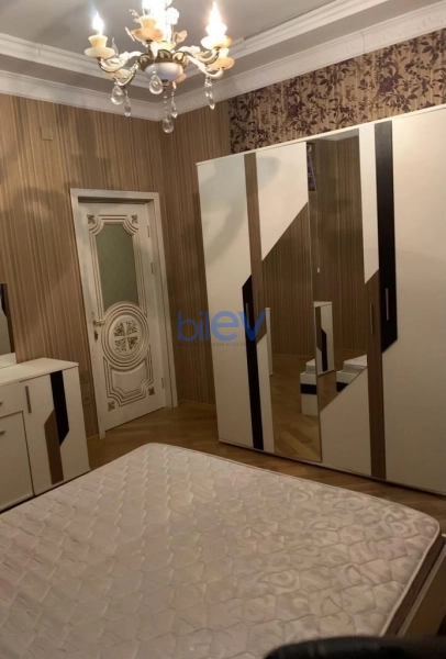 Aylıq Kirayə 3 otaqlı Yeni Tikili bina evi  120m², Bakı