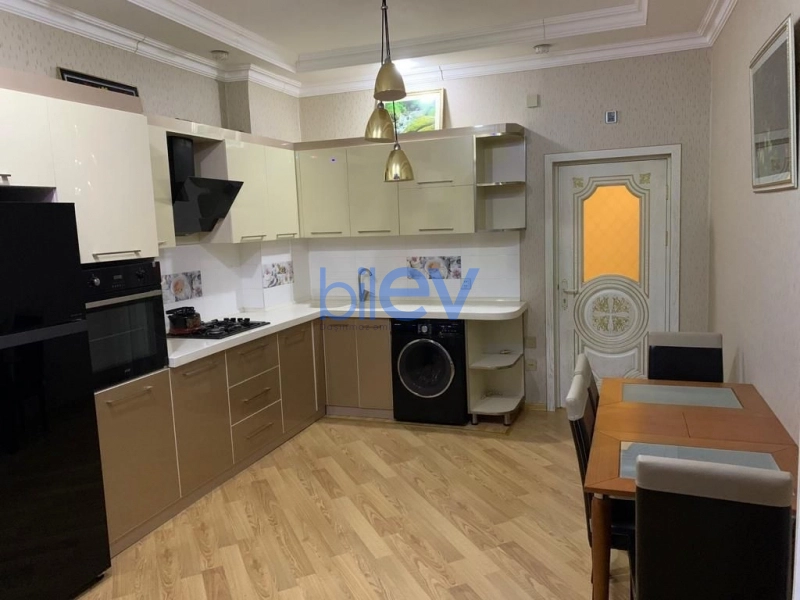 Aylıq Kirayə 3 otaqlı Yeni Tikili bina evi  120m², Bakı