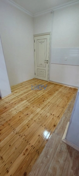 Satış 2 otaqlı Köhnə Tikili bina evi  65m², Bakı