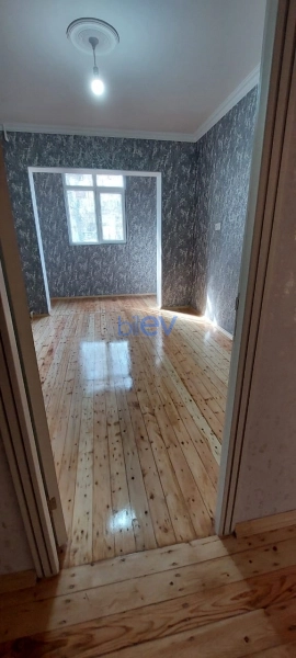 Satış 2 otaqlı Köhnə Tikili bina evi  65m², Bakı