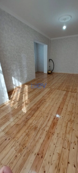 Satış 2 otaqlı Köhnə Tikili bina evi  65m², Bakı
