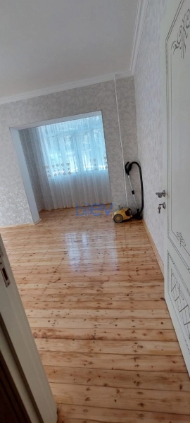 Satış 2 otaqlı Köhnə Tikili bina evi  65m², Bakı