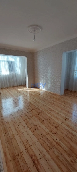 Satış 2 otaqlı Köhnə Tikili bina evi  65m², Bakı