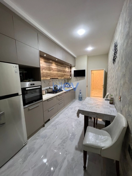 Aylıq Kirayə 3 otaqlı Yeni Tikili bina evi  124m², Bakı