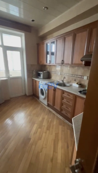 Aylıq Kirayə 3 otaqlı Yeni Tikili bina evi  135m², Bakı