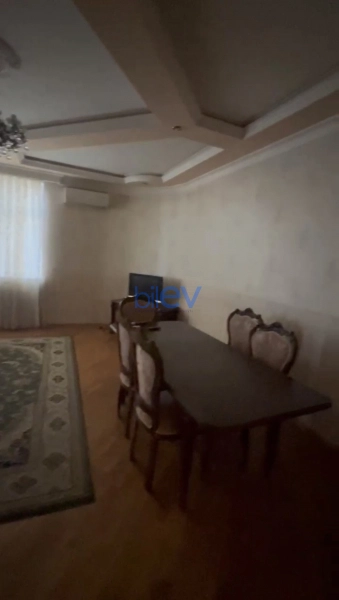Aylıq Kirayə 3 otaqlı Yeni Tikili bina evi  135m², Bakı