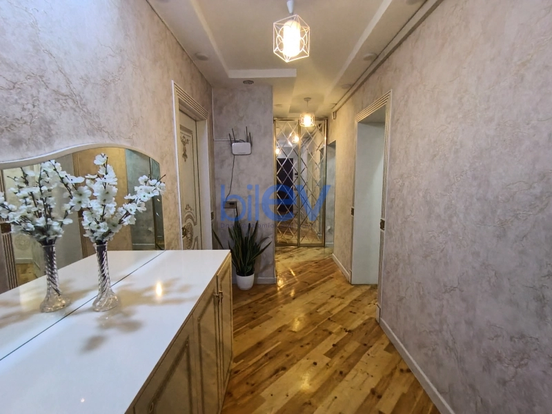 Satış 3 otaqlı Köhnə Tikili bina evi  68m², Bakı