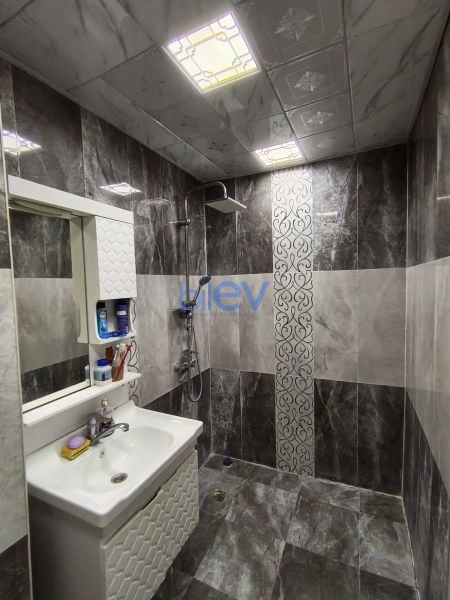 Satış 3 otaqlı Köhnə Tikili bina evi  68m², Bakı