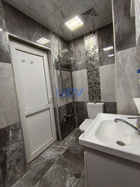 Satış 3 otaqlı Köhnə Tikili bina evi  68m², Bakı