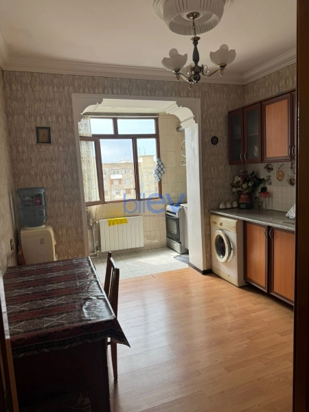 Satış 3 otaqlı Köhnə Tikili bina evi  70m², Bakı