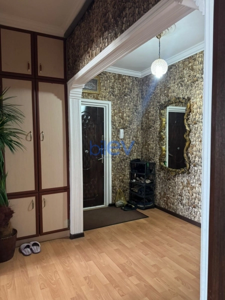 Satış 3 otaqlı Köhnə Tikili bina evi  70m², Bakı