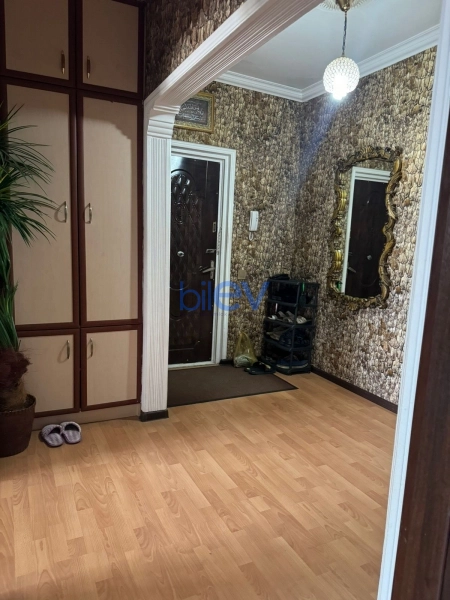 Satış 3 otaqlı Köhnə Tikili bina evi  70m², Bakı