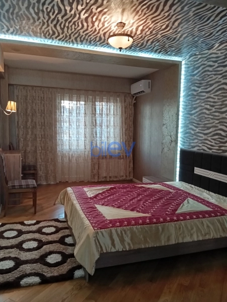 Aylıq Kirayə 2 otaqlı Yeni Tikili bina evi  90m², Bakı