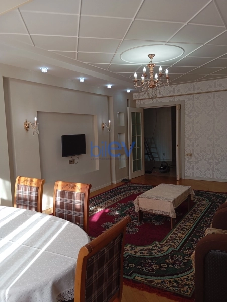 Aylıq Kirayə 2 otaqlı Yeni Tikili bina evi  90m², Bakı