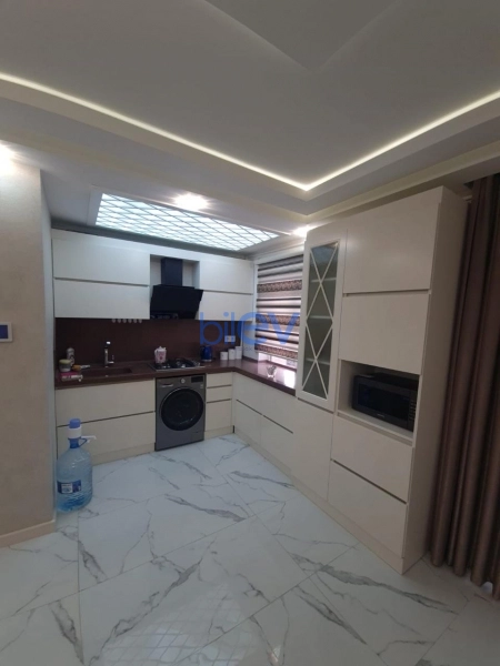 Aylıq Kirayə 3 otaqlı Köhnə Tikili bina evi  70m², Bakı