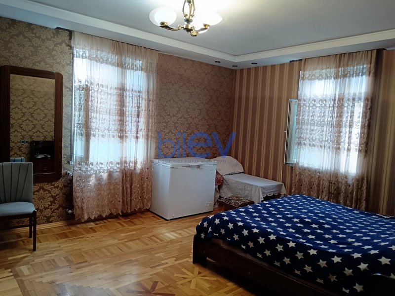Satış 8 otaqlı Köhnə Tikili bina evi  140m², Bakı