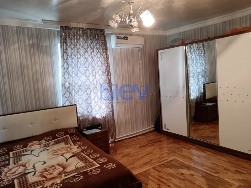 Satış 8 otaqlı Köhnə Tikili bina evi  140m², Bakı