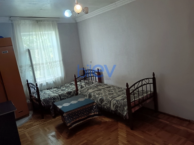 Satış 8 otaqlı Köhnə Tikili bina evi  140m², Bakı