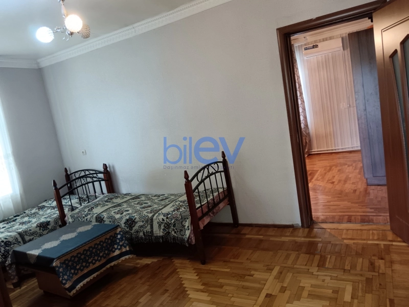Satış 8 otaqlı Köhnə Tikili bina evi  140m², Bakı