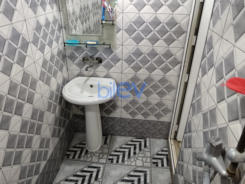 Satış 8 otaqlı Köhnə Tikili bina evi  140m², Bakı